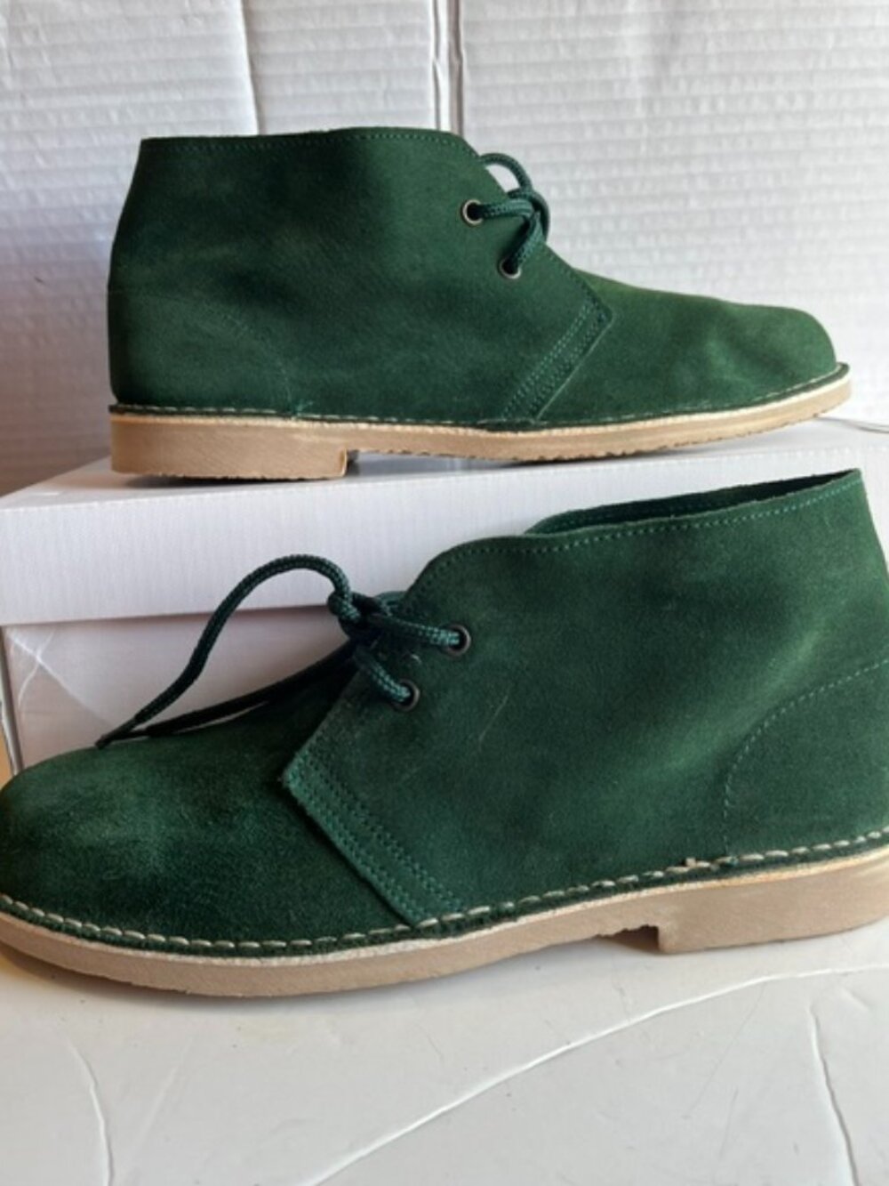 Green suede safari men’s desert boots.